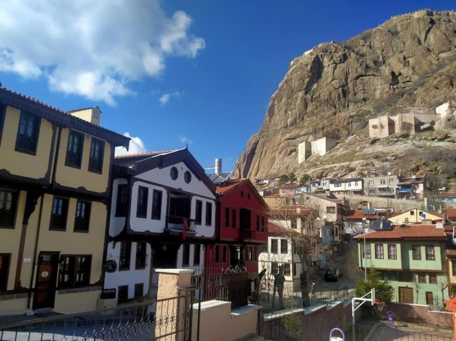 Afyon Kalesi Eteklerinde Bir Yer Villa Afyonkarahisar Buitenkant foto